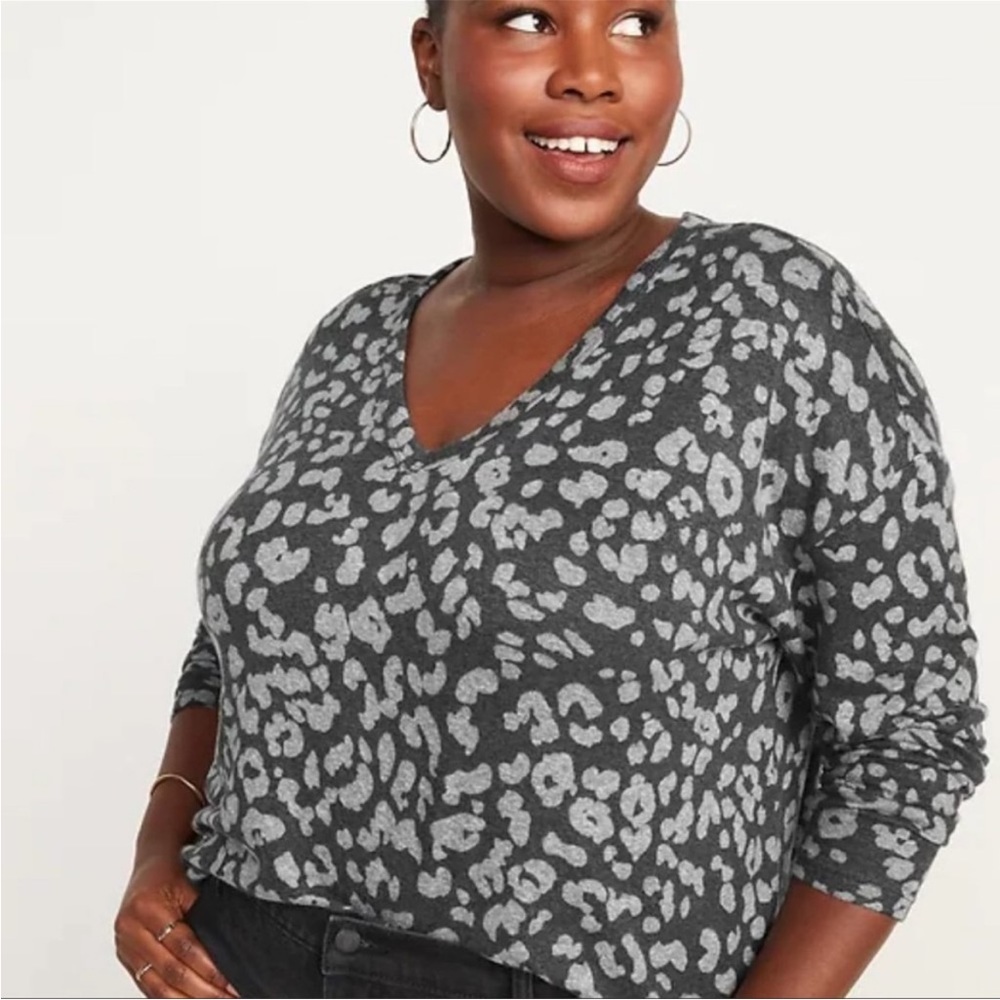 🛍️ Printed Flannel Gray Leopard Print Women Top